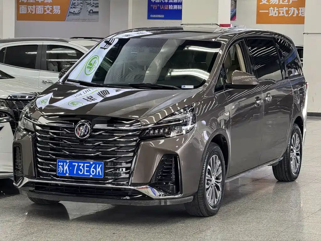 Buick GL8 2023 陆上公务舱 652T豪华型

Буик GL8 2023 года выпуска, версия "Лушань Гунвучжоу" 652T豪华型 70600 km 2023