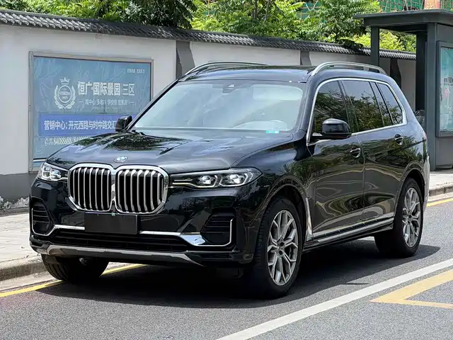 BMW  X7 2021