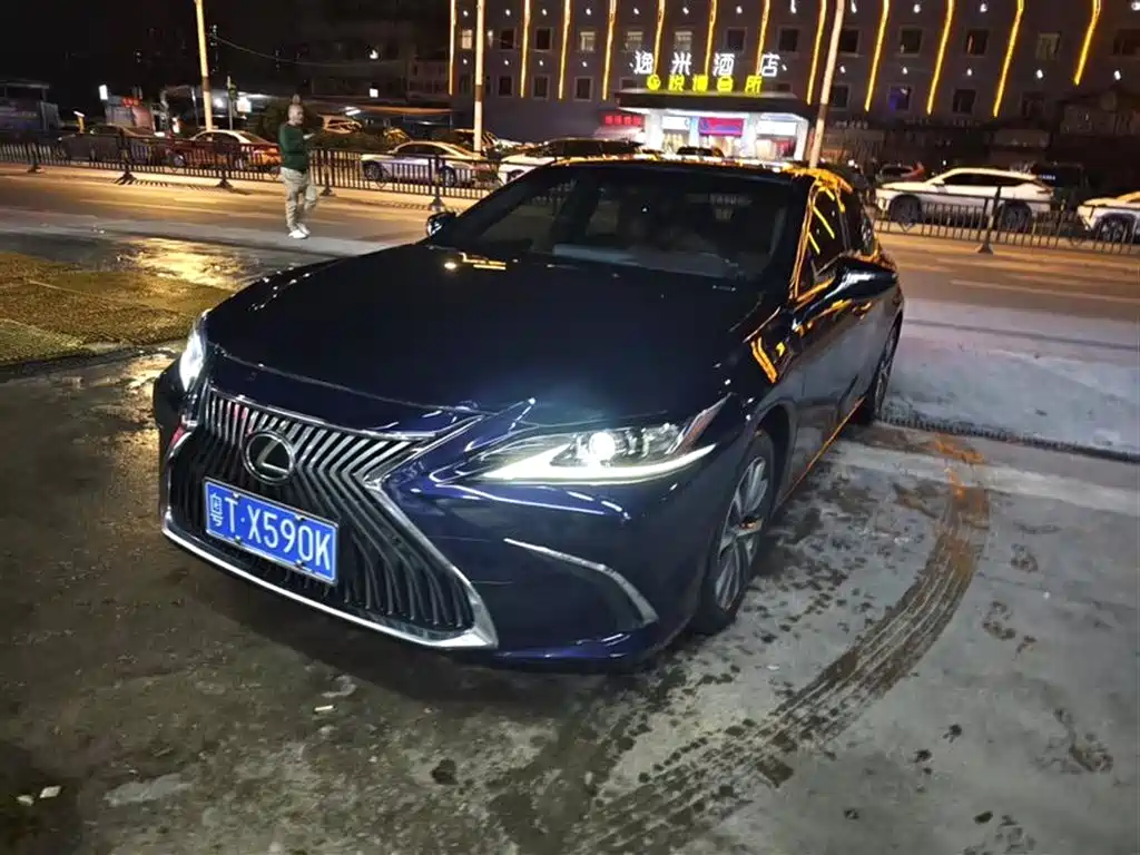 Лексус ES 2020 года 200 Престижная версия 90000 km 2020