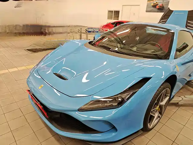 FERRARI  F8 2022