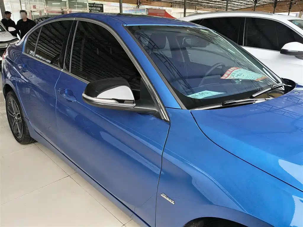 BMW  1 SERIES