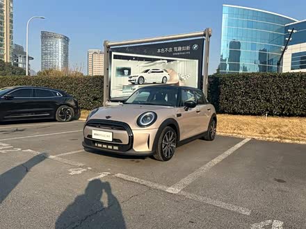 MINI 2023款 改款 1.5T COOPER 艺术家 五门版