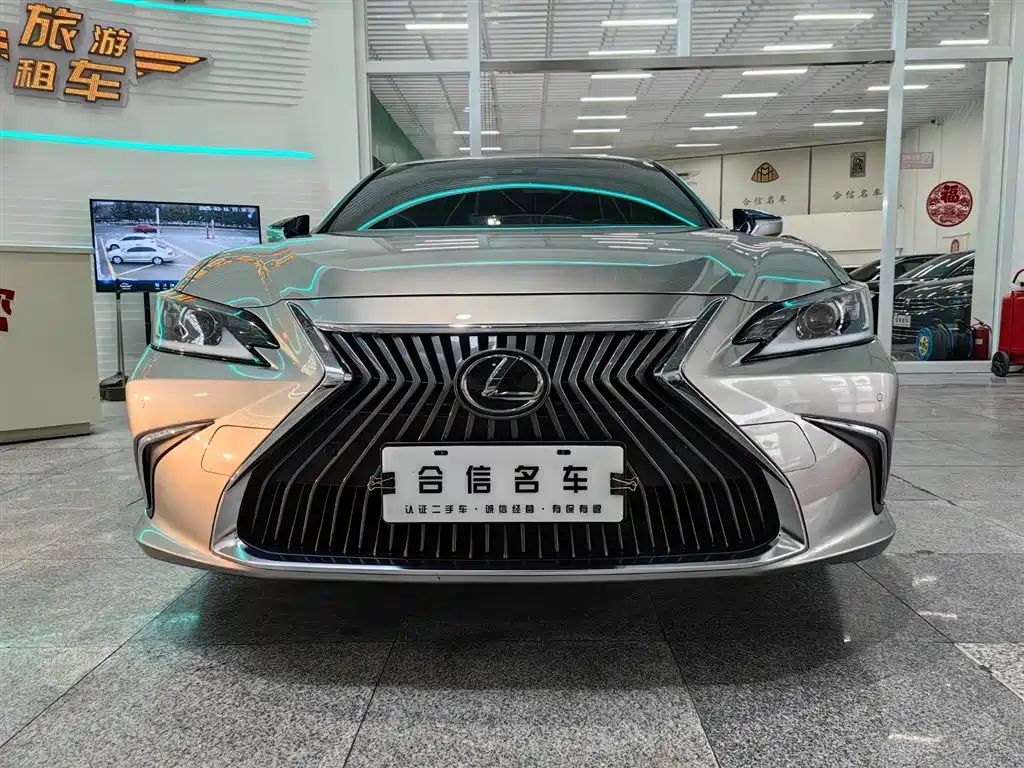 LEXUS  ES