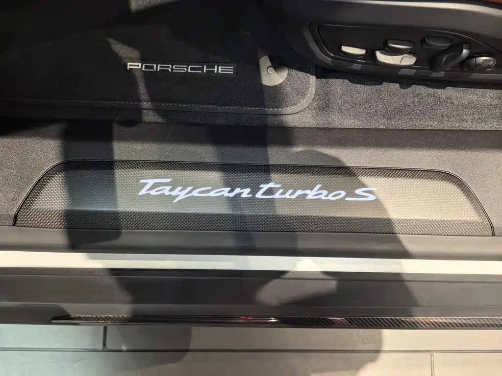 PORSCHE TAYCAN