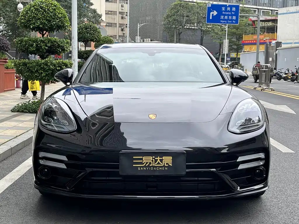 PORSCHE PANAMERA
