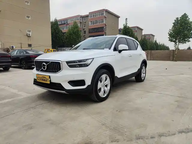 VOLVO  XC40 2021
