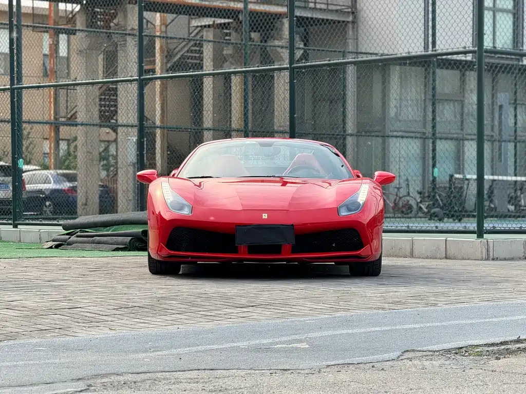FERRARI 488