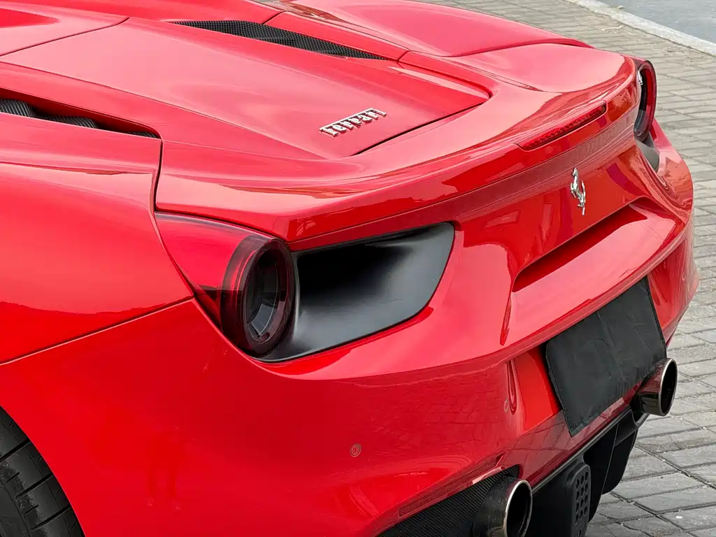 FERRARI 488