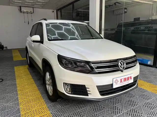 VOLKSWAGEN TIGUAN 2016