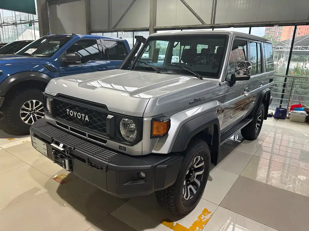 Toyota Land Cruiser LC76 2024 4.0L AT