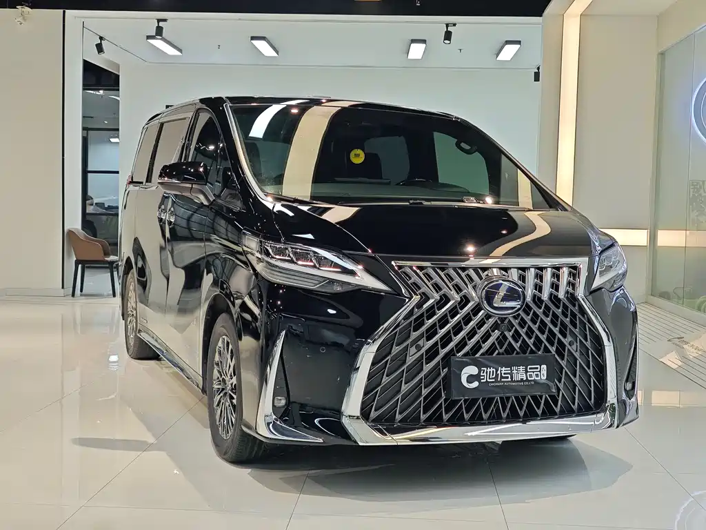 LEXUS  LM