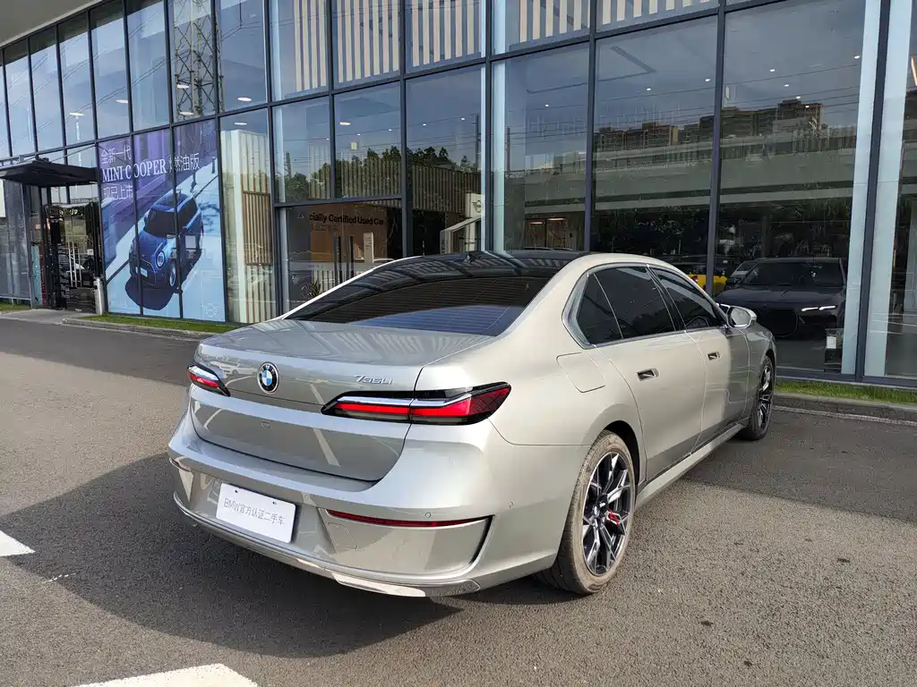 BMW 7 SERIES
