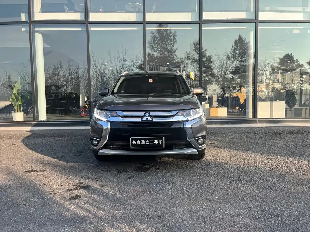 MITSUBISHI OUTLANDER