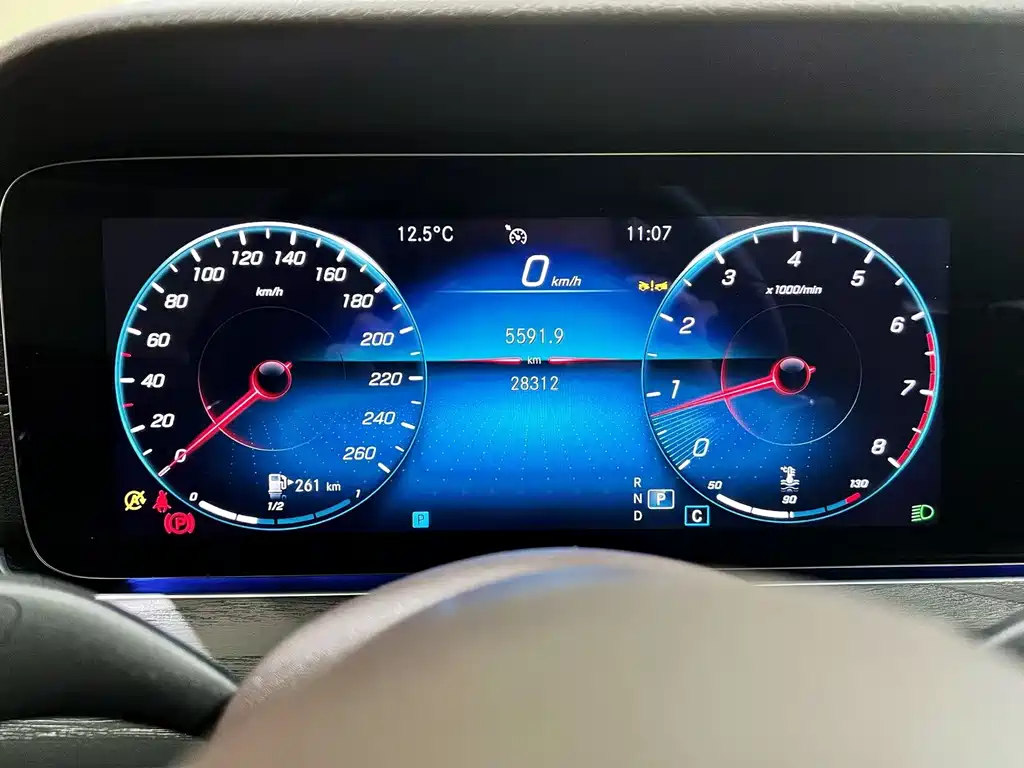 MERCEDES-BENZ E CLASS