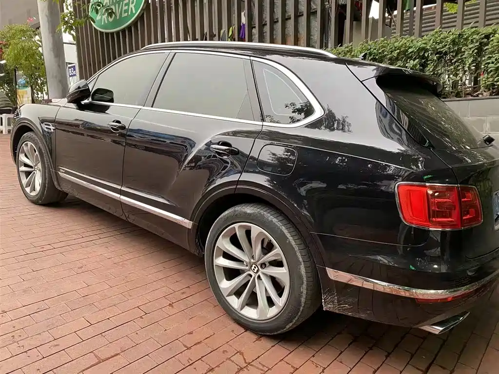 BENTLEY TIMYUE PLUG IN HYBRID