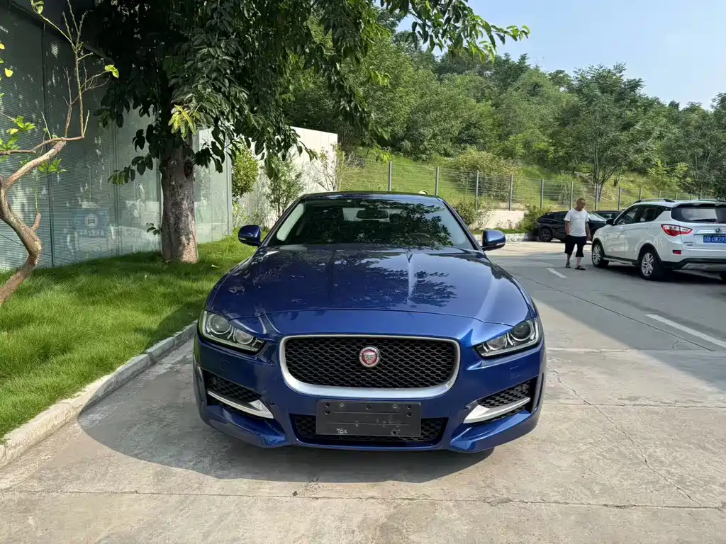 JAGUAR XE