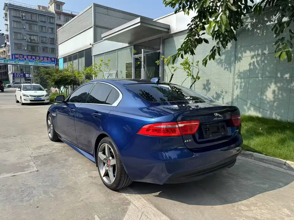 JAGUAR XE