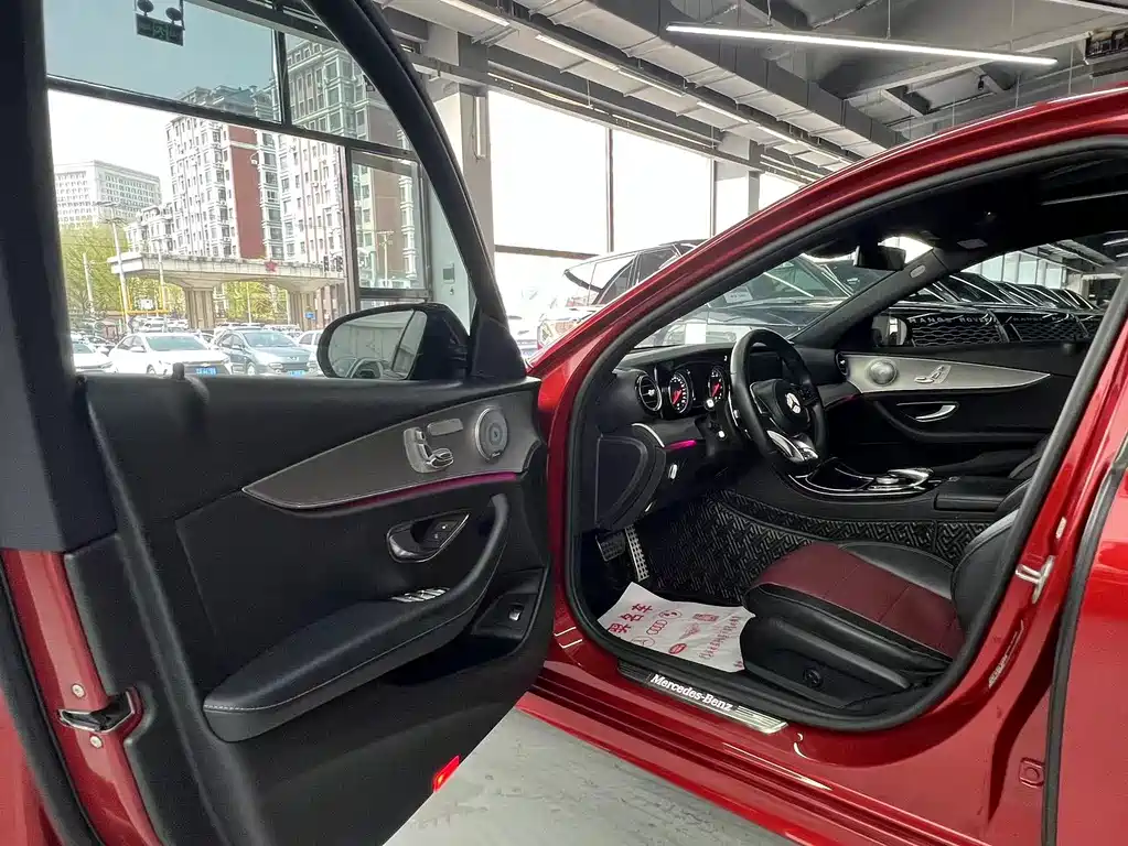 MERCEDES-BENZ E CLASS