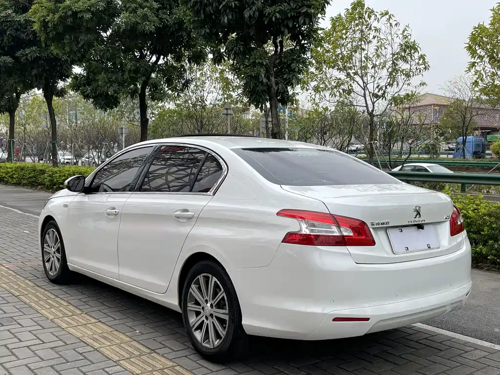 PEUGEOT 408
