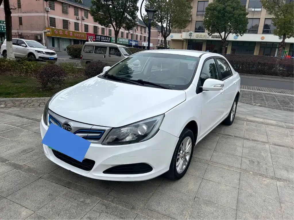 BYD E5