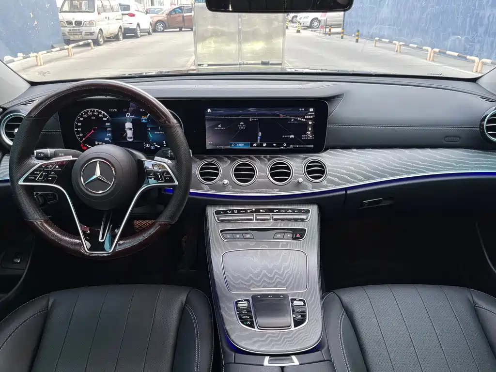 MERCEDES-BENZ E CLASS