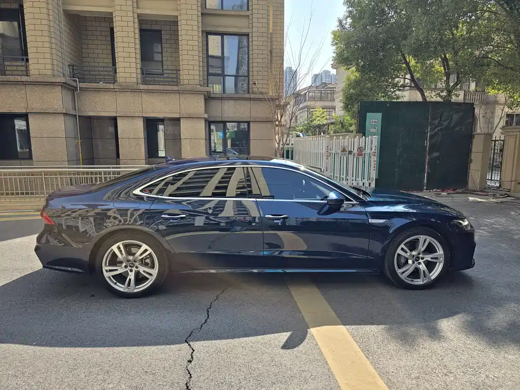 AUDI A7L