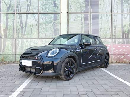 MINI 2023款 2.0T COOPER S 紫夜出逃 特别版