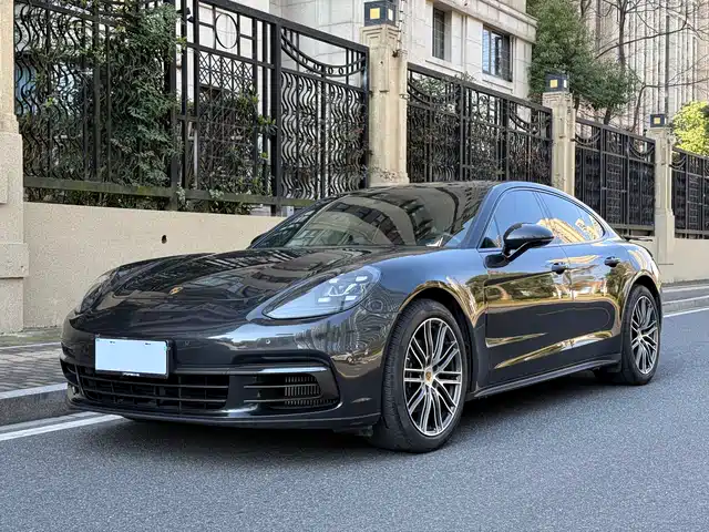 PORSCHE PANAMERA