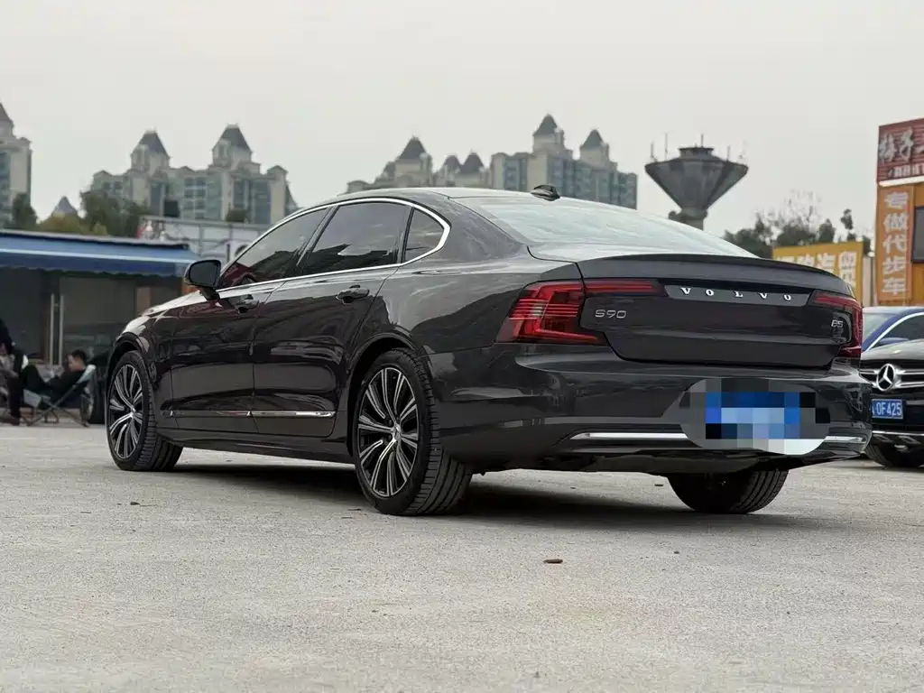VOLVO S90