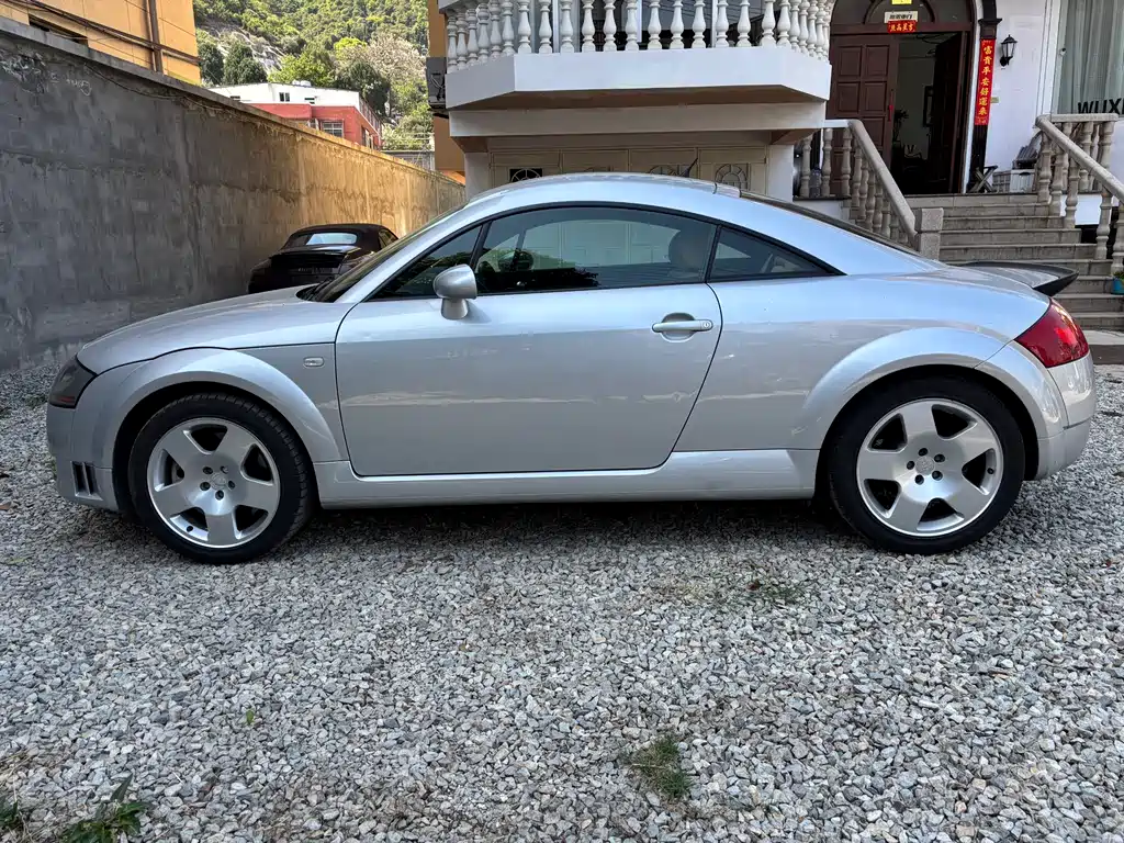 Audi TT 2004 3.2L AT