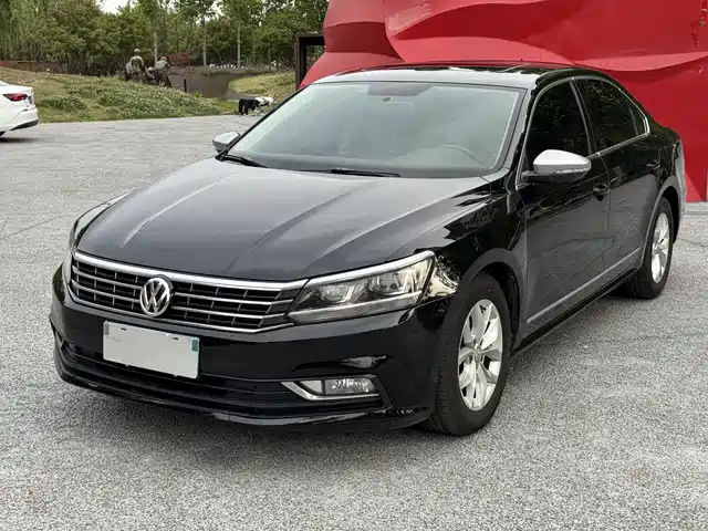 VOLKSWAGEN PASSAT 2017