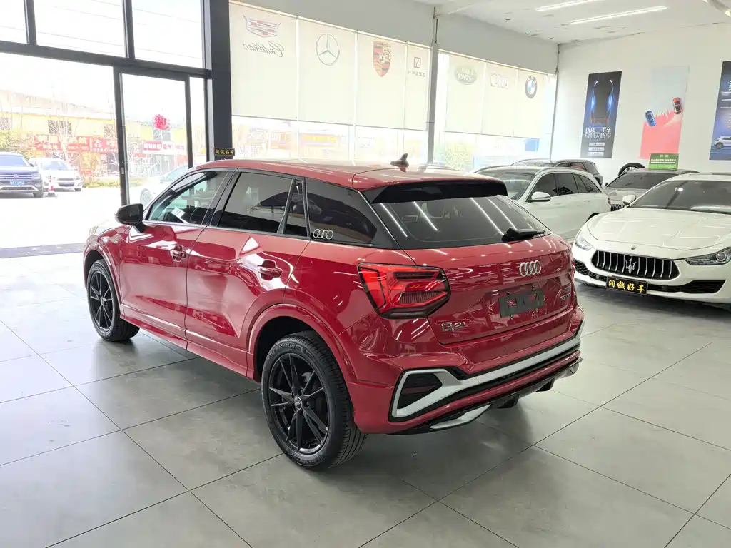 AUDI  Q2L