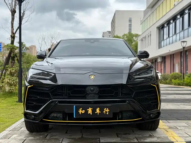 lamborghini urus