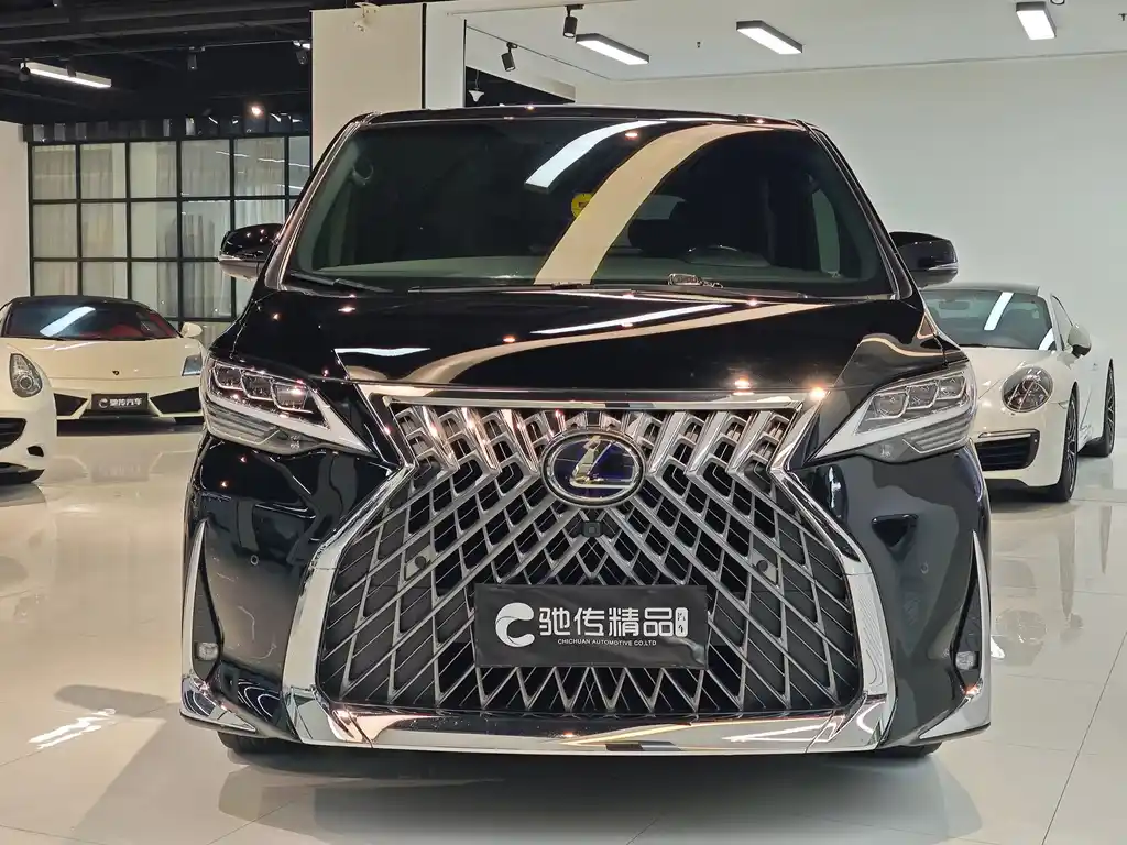 LEXUS  LM