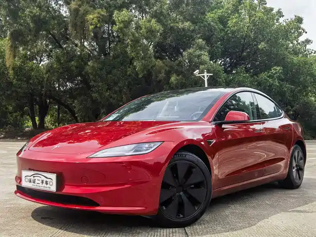 TESLA MODEL 3 2023