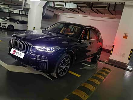 宝马X5 2022款 改款 xDrive 30Li 尊享型M运动套装