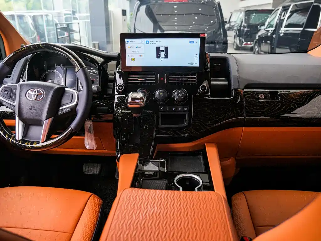 Toyota HiAce 2025 3.5L AT