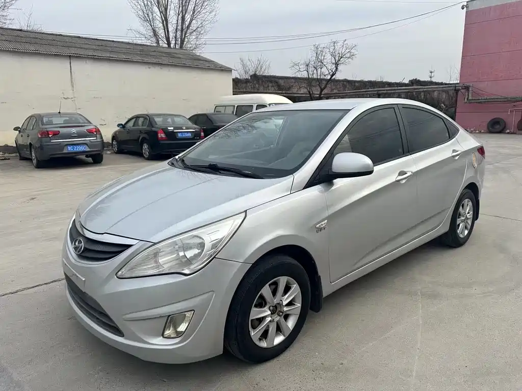 Hyundai Verna 2012