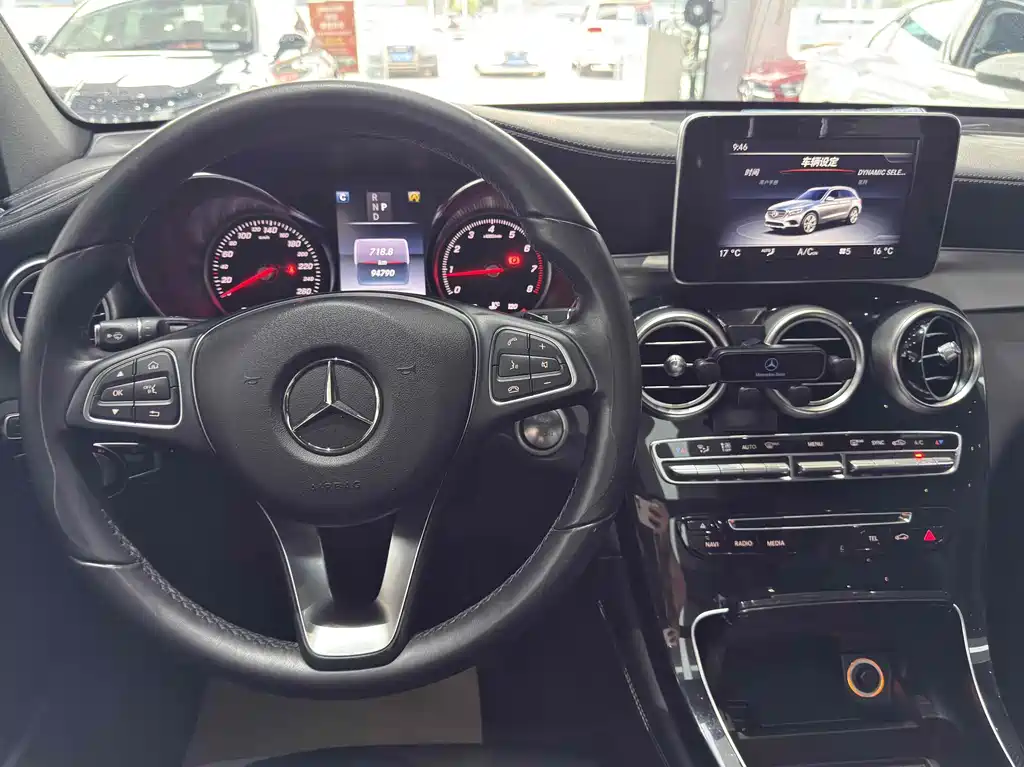 MERCEDES-BENZ GLC