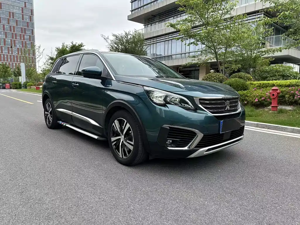 PEUGEOT 5008
