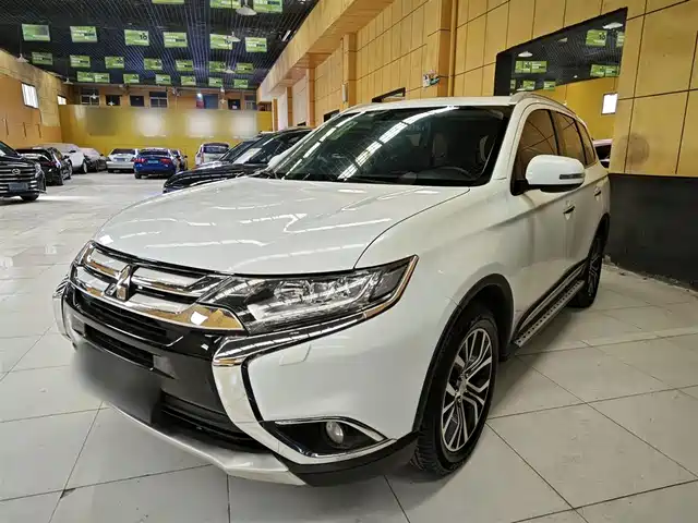 MITSUBISHI OUTLANDER 2016