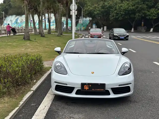 PORSCHE  718 2023