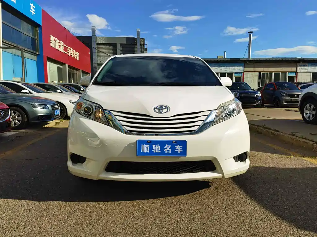 TOYOTA SIENNA