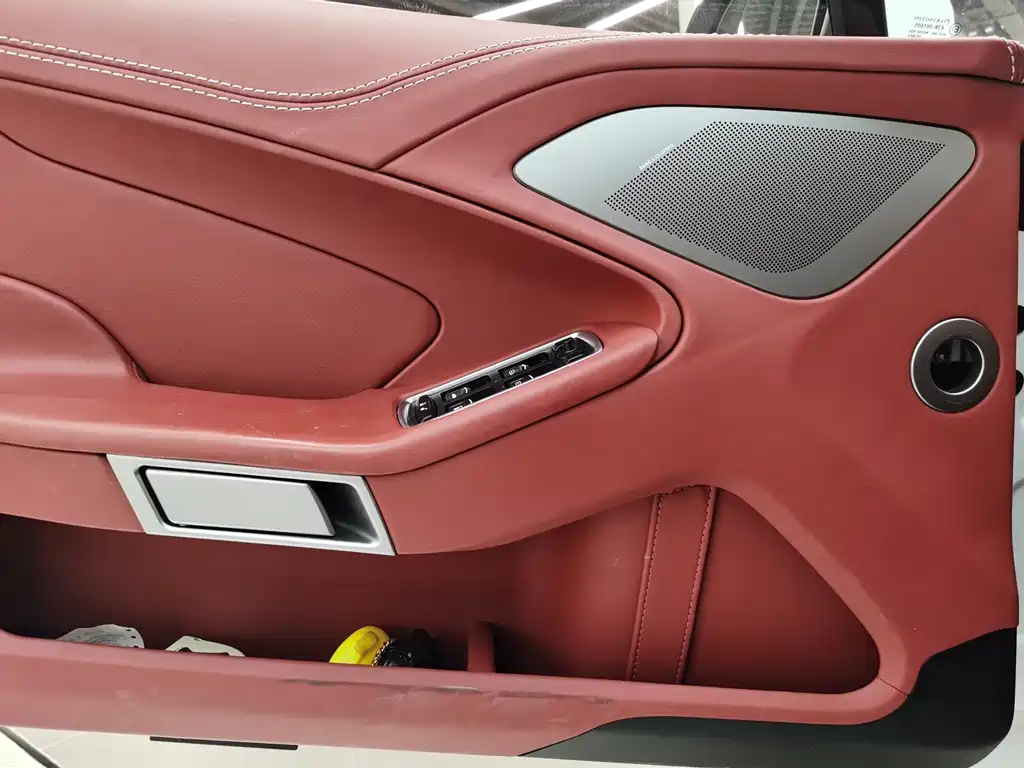 Aston Martin Vanquish — миниатюра 15