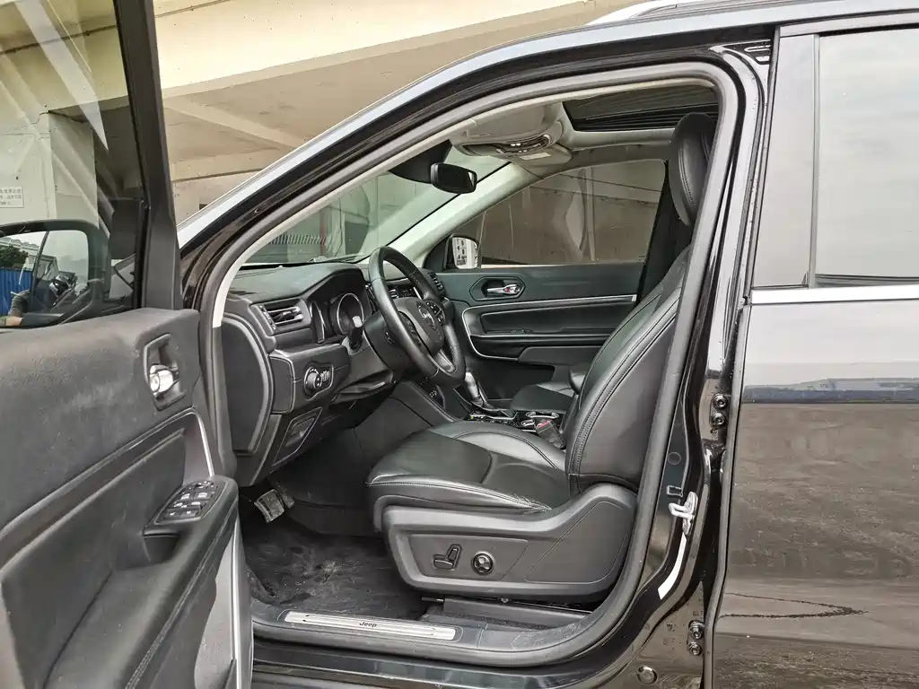 JEEP GRAND COMMANDER