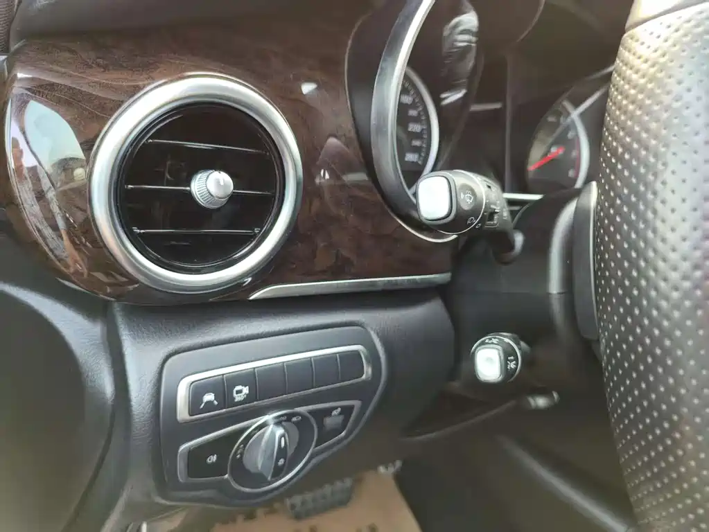 MERCEDES-BENZ V CLASS