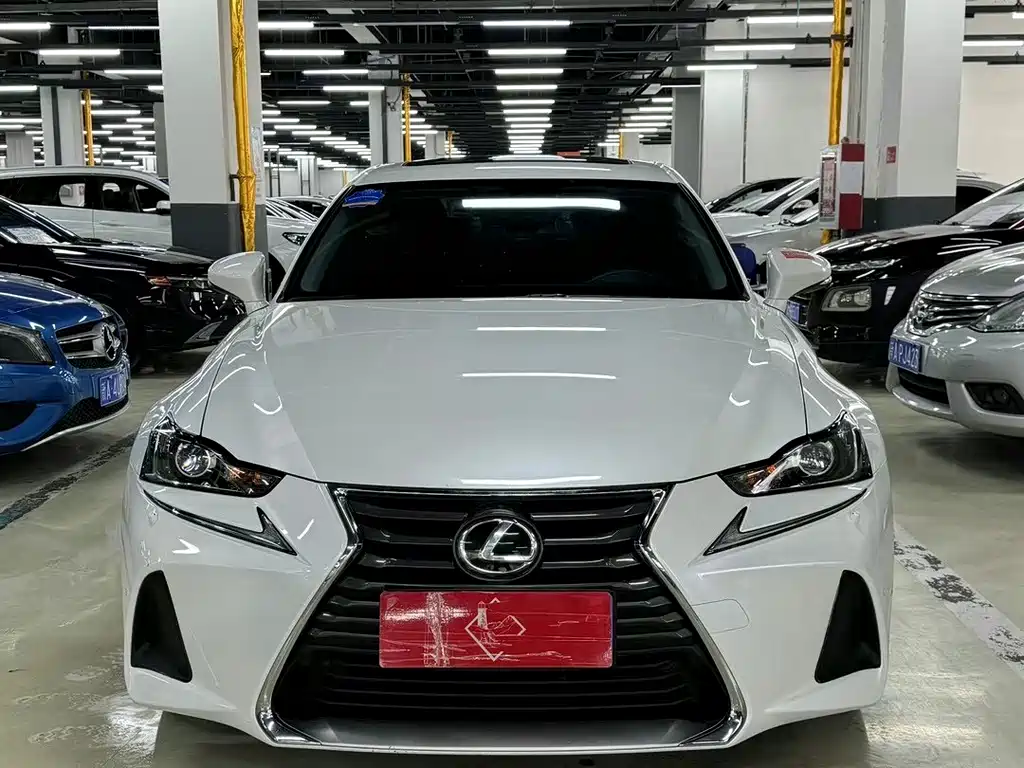 LEXUS IS