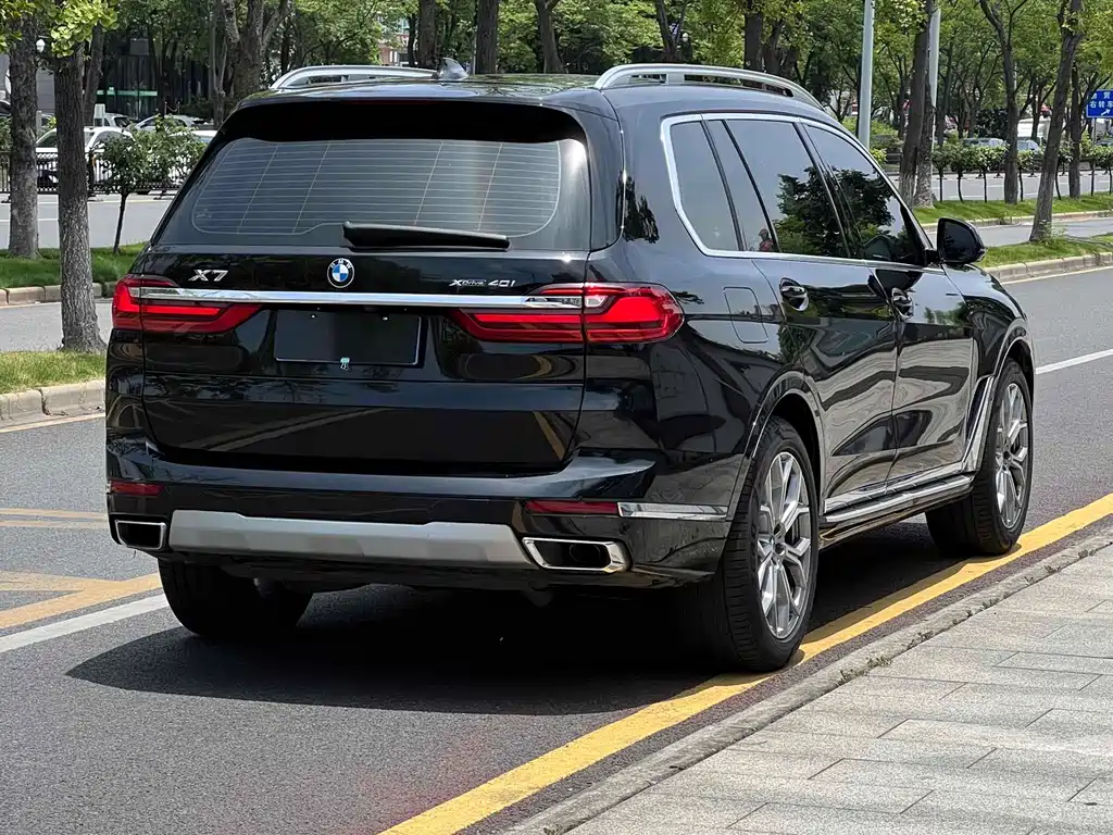 BMW  X7