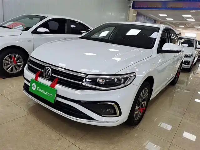 VOLKSWAGEN BORA 2024