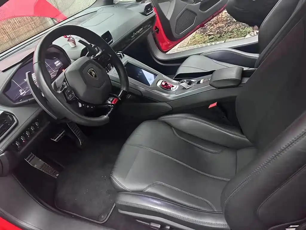 LAMBORGHINI HURACÁN